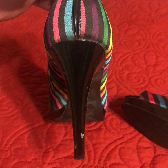 Woman’s heels - Picture 4 of 5